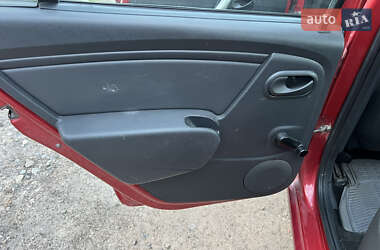 Хэтчбек Dacia Sandero 2010 в 