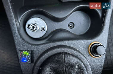Хэтчбек Dacia Sandero 2010 в 