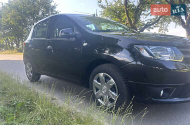 Хэтчбек Dacia Sandero 2015 в 