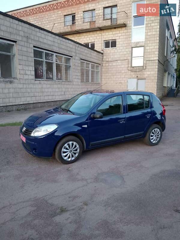 Хэтчбек Dacia Sandero 2009 в Конотопе