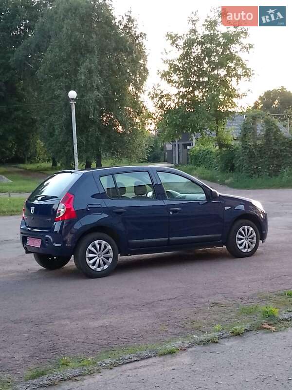 Хэтчбек Dacia Sandero 2009 в Конотопе