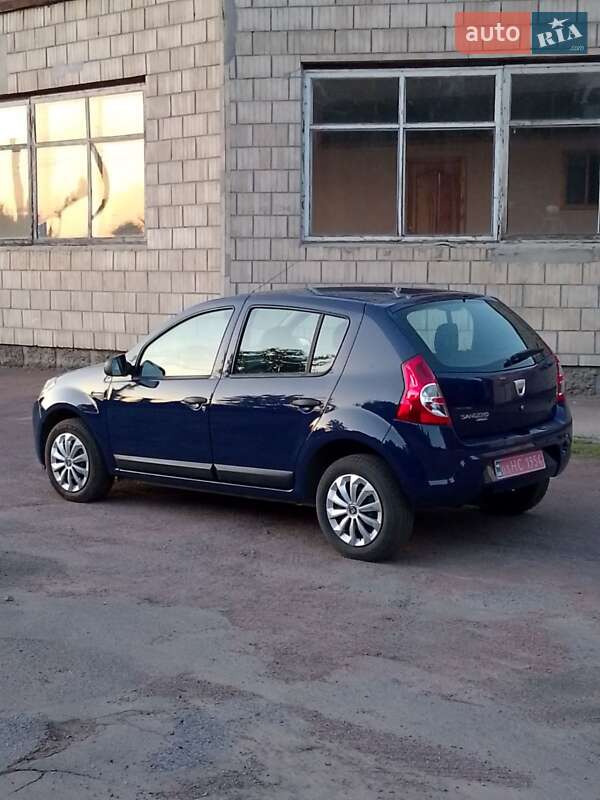 Хэтчбек Dacia Sandero 2009 в Конотопе