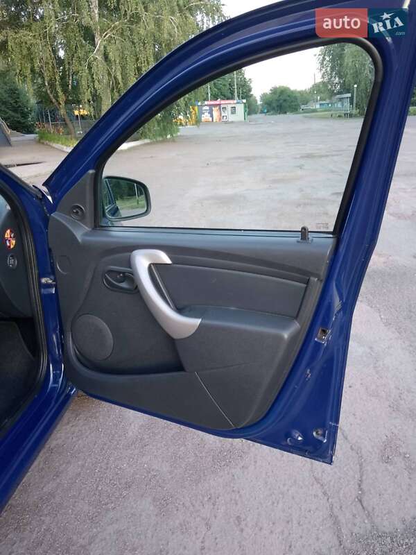 Хэтчбек Dacia Sandero 2009 в Конотопе