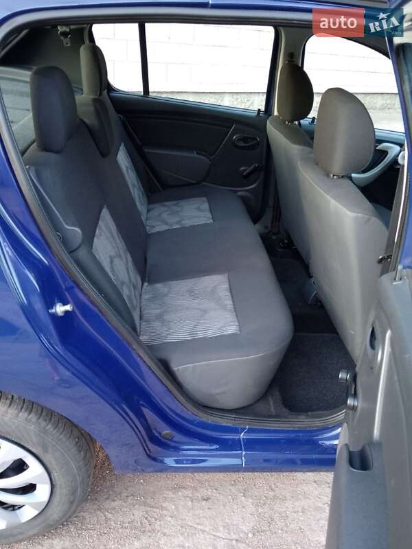 Хэтчбек Dacia Sandero 2009 в Конотопе