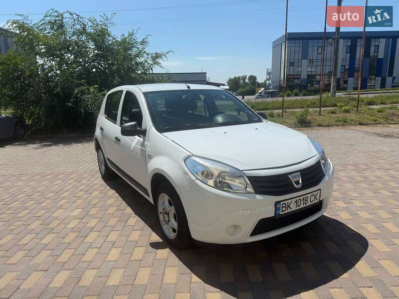 Хэтчбек Dacia Sandero 2011 в Ровно
