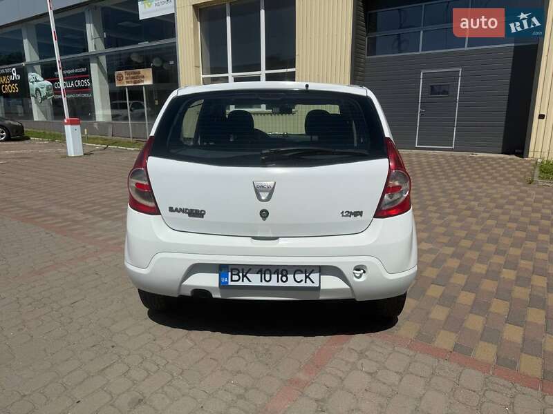 Хэтчбек Dacia Sandero 2011 в Ровно