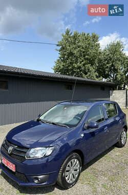 Хэтчбек Dacia Sandero 2015 в 