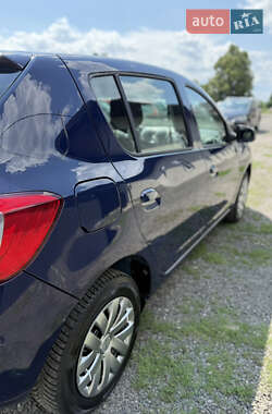 Хэтчбек Dacia Sandero 2015 в 