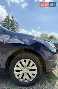 Хэтчбек Dacia Sandero 2015 в 