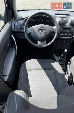 Хэтчбек Dacia Sandero 2015 в 