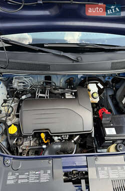 Хэтчбек Dacia Sandero 2015 в 
