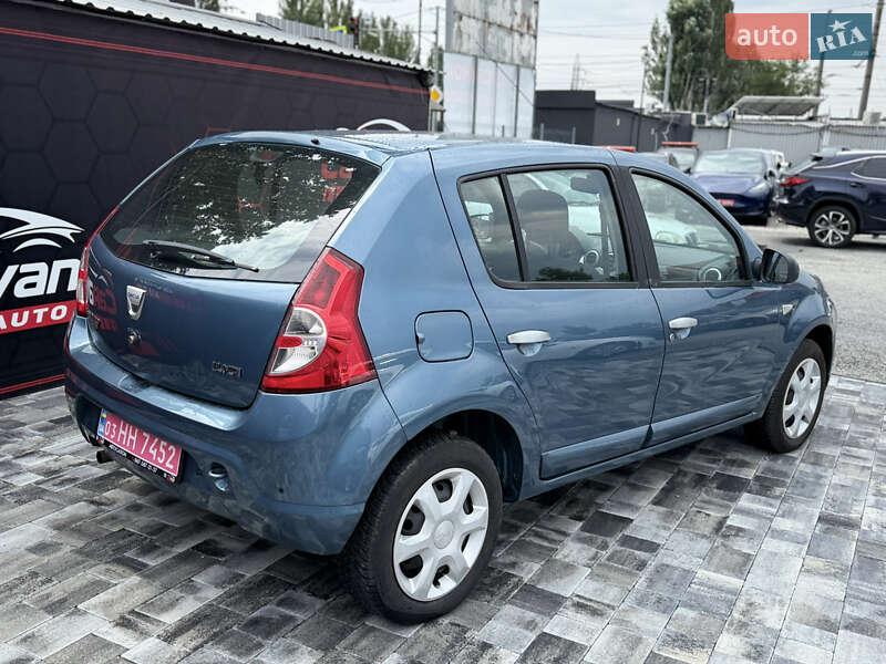 Хетчбек Dacia Sandero 2009 в Дніпрі