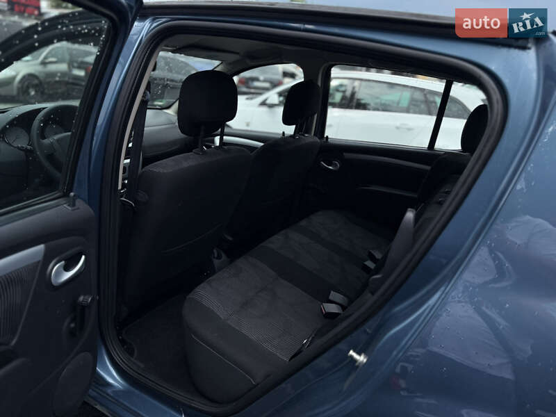 Хетчбек Dacia Sandero 2009 в Дніпрі