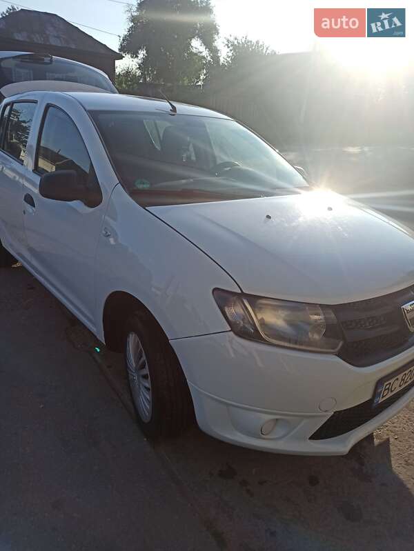 Хэтчбек Dacia Sandero 2013 в Глухове