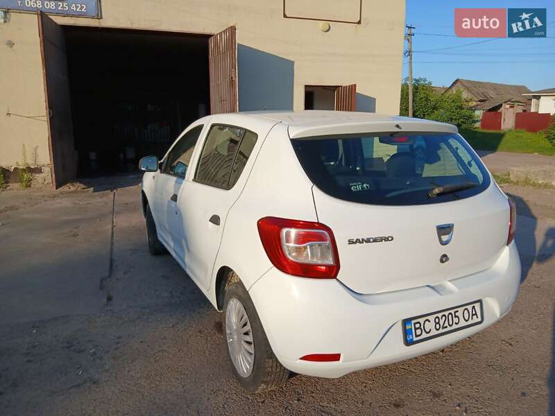 Хэтчбек Dacia Sandero 2013 в Глухове