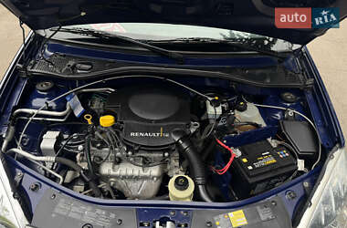 Хэтчбек Dacia Sandero 2010 в 