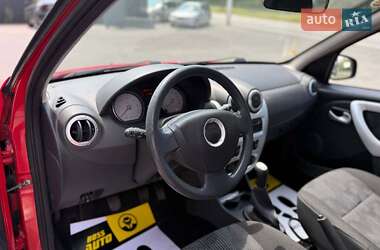 Хэтчбек Dacia Sandero 2010 в 