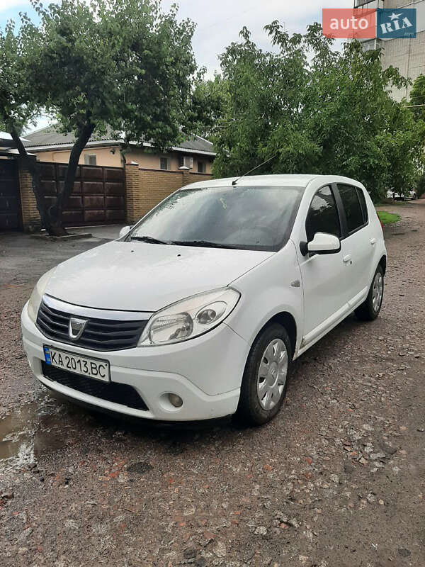 Хэтчбек Dacia Sandero 2012 в Харькове