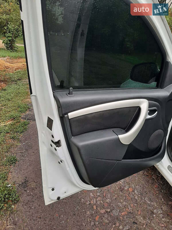 Хэтчбек Dacia Sandero 2012 в Харькове