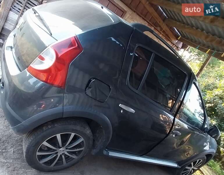 Хэтчбек Dacia Sandero 2010 в Чернигове