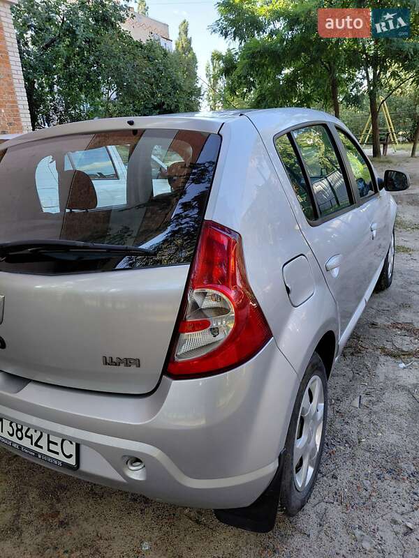 Хетчбек Dacia Sandero 2008 в Охтирці