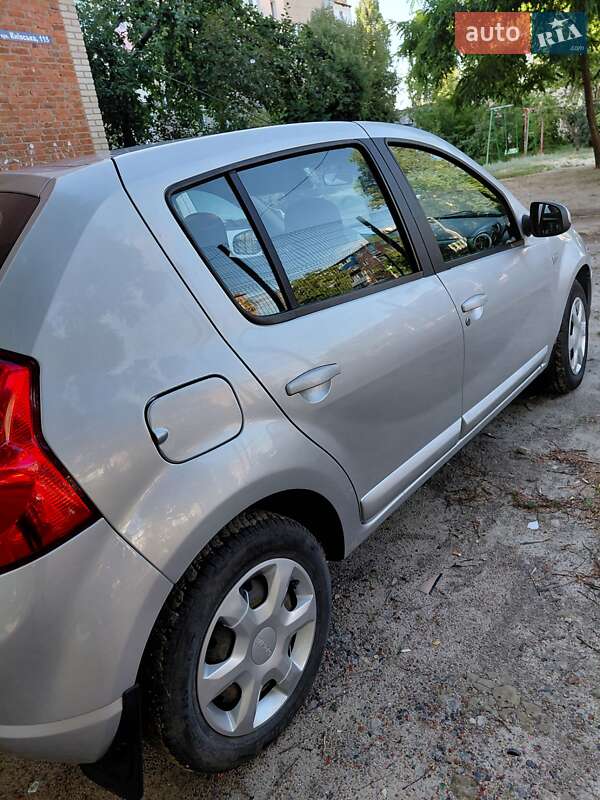 Хетчбек Dacia Sandero 2008 в Охтирці