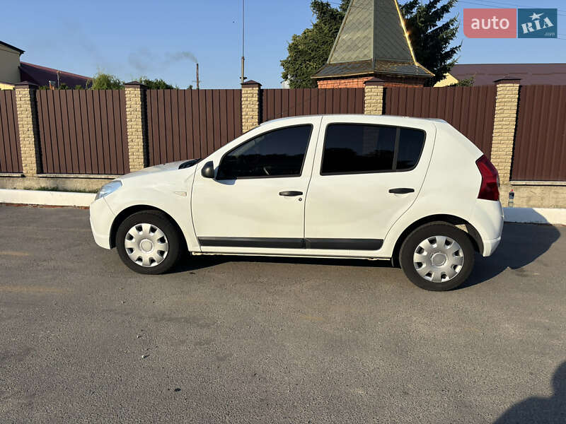 Хэтчбек Dacia Sandero 2012 в Христиновке
