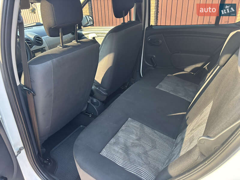 Хэтчбек Dacia Sandero 2012 в Христиновке