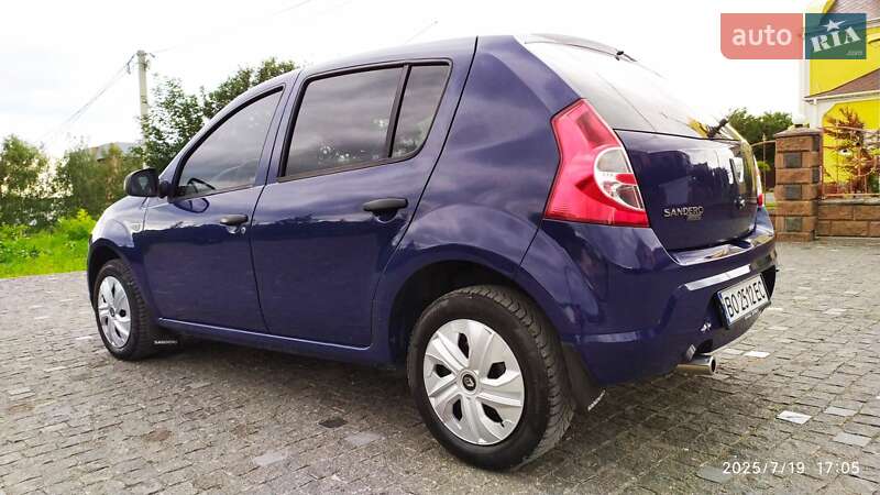 Хэтчбек Dacia Sandero 2009 в Кременце