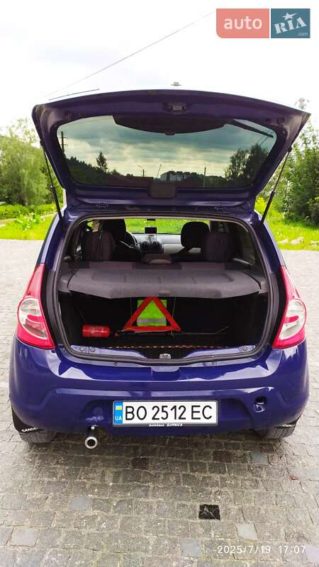 Хэтчбек Dacia Sandero 2009 в Кременце