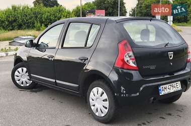 Хэтчбек Dacia Sandero 2010 в 
