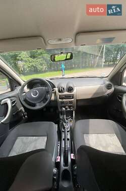 Хетчбек Dacia Sandero 2010 в 