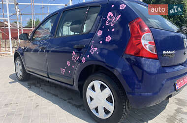 Хэтчбек Dacia Sandero 2009 в 