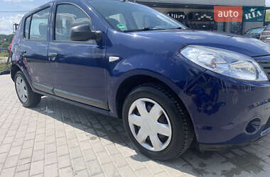 Хэтчбек Dacia Sandero 2009 в Вишневце
