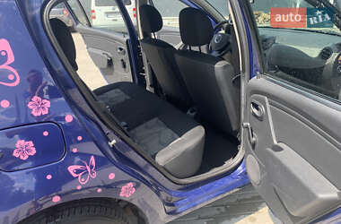 Хэтчбек Dacia Sandero 2009 в 