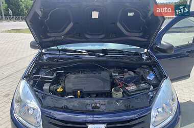 Хэтчбек Dacia Sandero 2009 в 