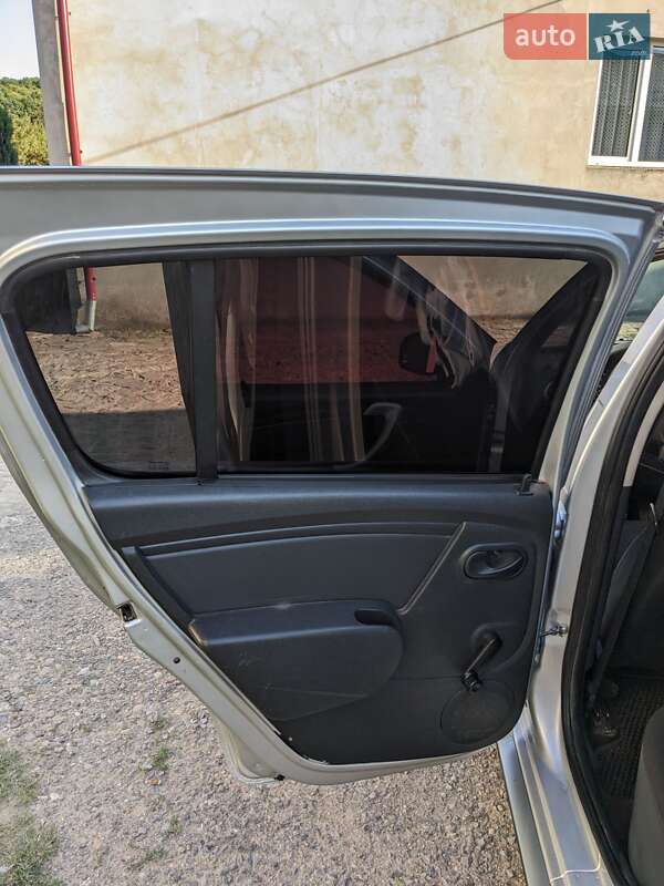 Хетчбек Dacia Sandero 2010 в Бучачі