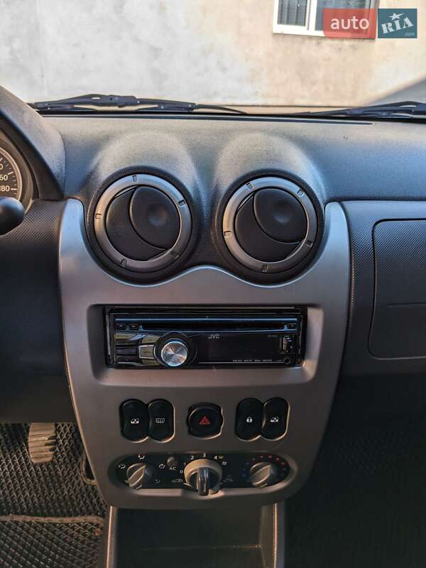 Хетчбек Dacia Sandero 2010 в Бучачі