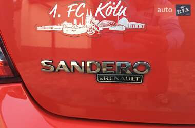 Хетчбек Dacia Sandero 2009 в 