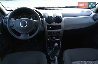 Хетчбек Dacia Sandero 2009 в 