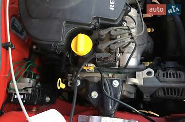 Хетчбек Dacia Sandero 2009 в 