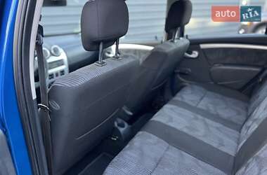 Хэтчбек Dacia Sandero 2009 в 