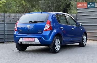 Хэтчбек Dacia Sandero 2009 в 