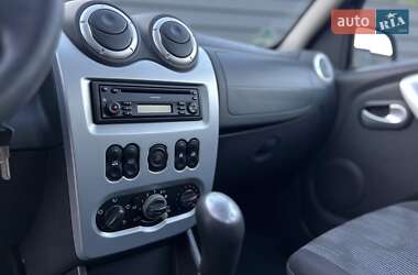 Хэтчбек Dacia Sandero 2009 в 