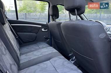 Хэтчбек Dacia Sandero 2009 в 