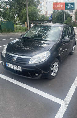 Хетчбек Dacia Sandero 2011 в Києві