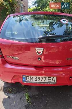 Хэтчбек Dacia Sandero 2009 в 