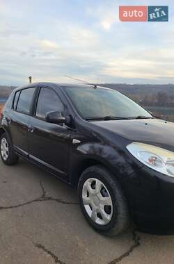 Хетчбек Dacia Sandero 2010 в Ямполі