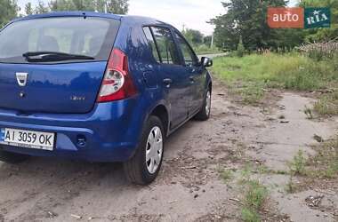 Хэтчбек Dacia Sandero 2009 в 
