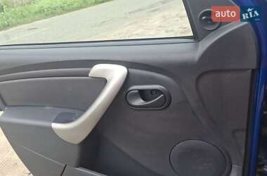 Хэтчбек Dacia Sandero 2009 в 